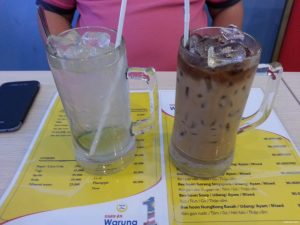 Biggest Soda Chanh and Cafe Sua Da in Saigon - Warung