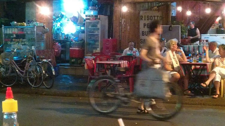 Santa Cafe - Pham Ngu Lao