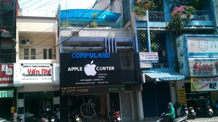 Fake Apple Center in Saigon